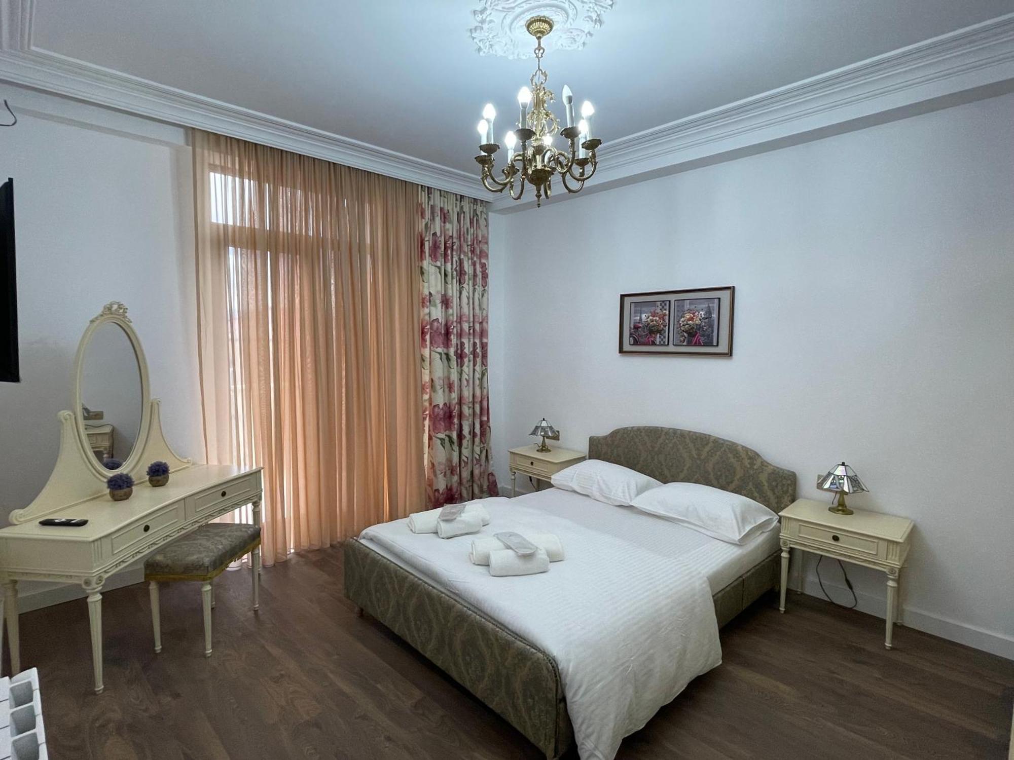 Picasso Apartment Kutaisi Exterior photo