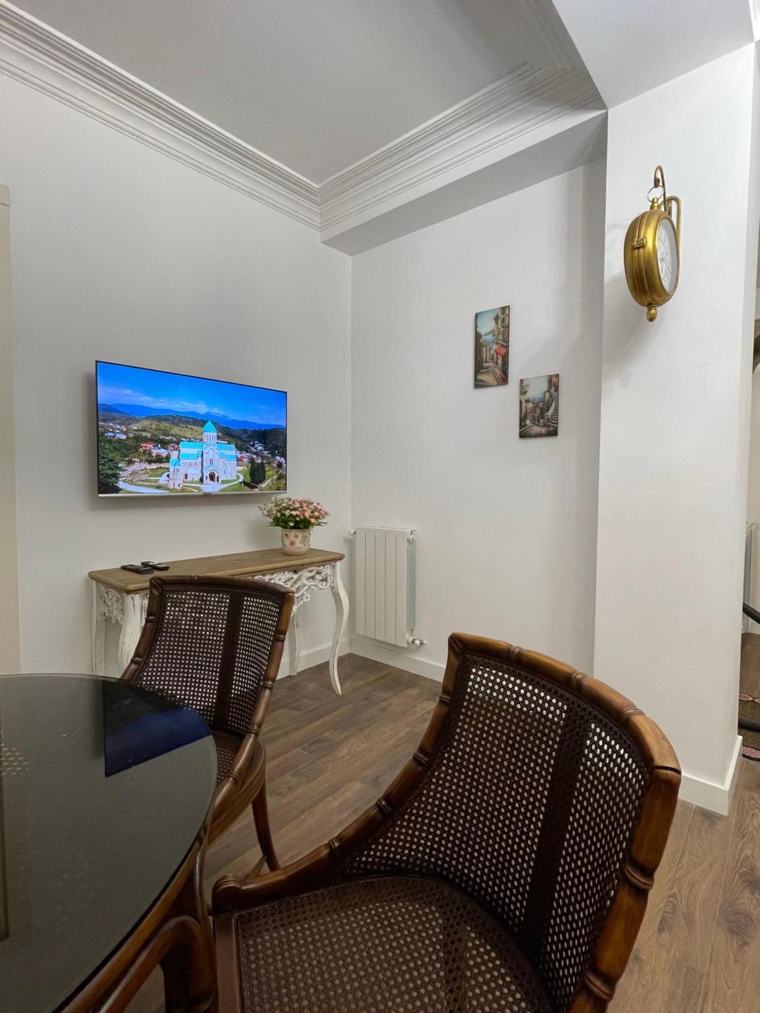 Picasso Apartment Kutaisi Exterior photo